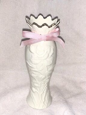 Classic Lennox gift of knowledge, bud vase